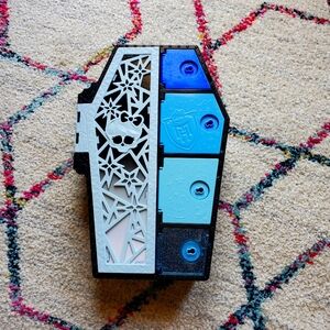 Monster High Frankie Fearidescent Skulltimate Secrets Locker